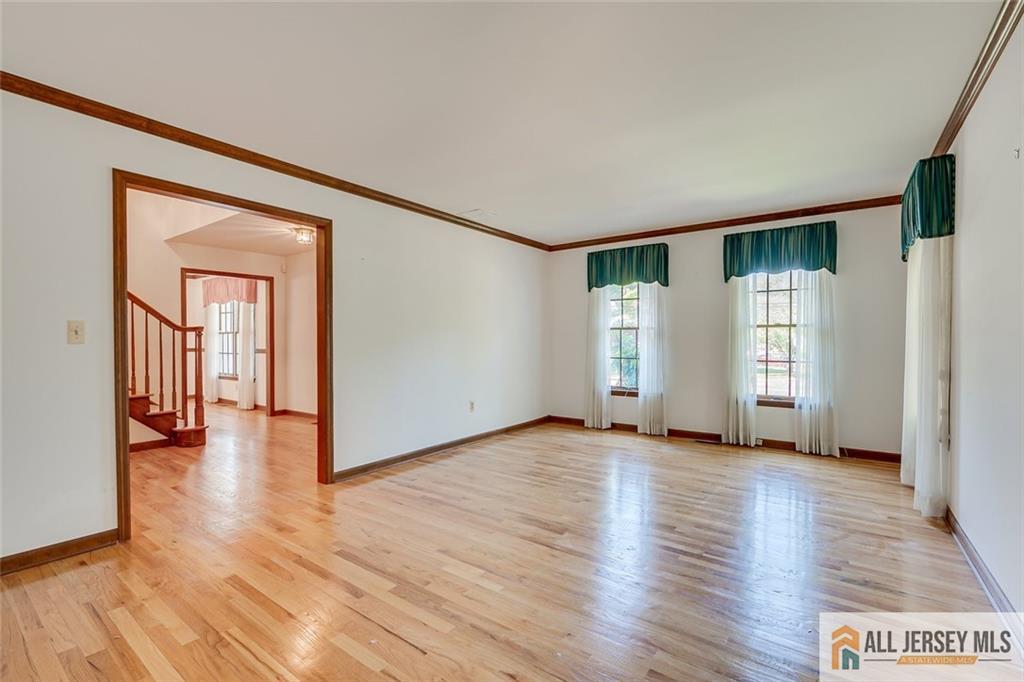 194 Plainfield Road Image 5
