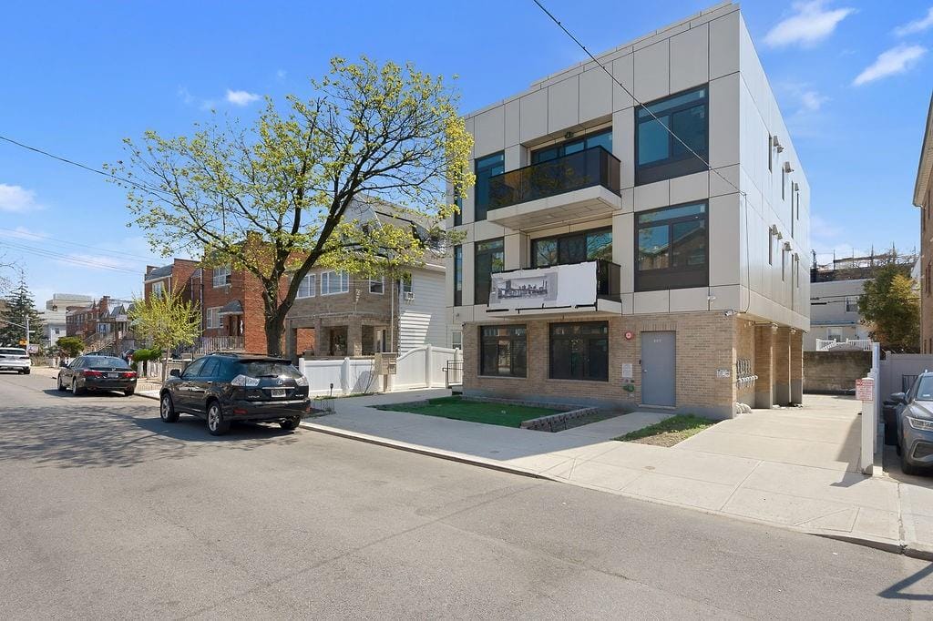 207 Bay 35th Street 3A Image 3