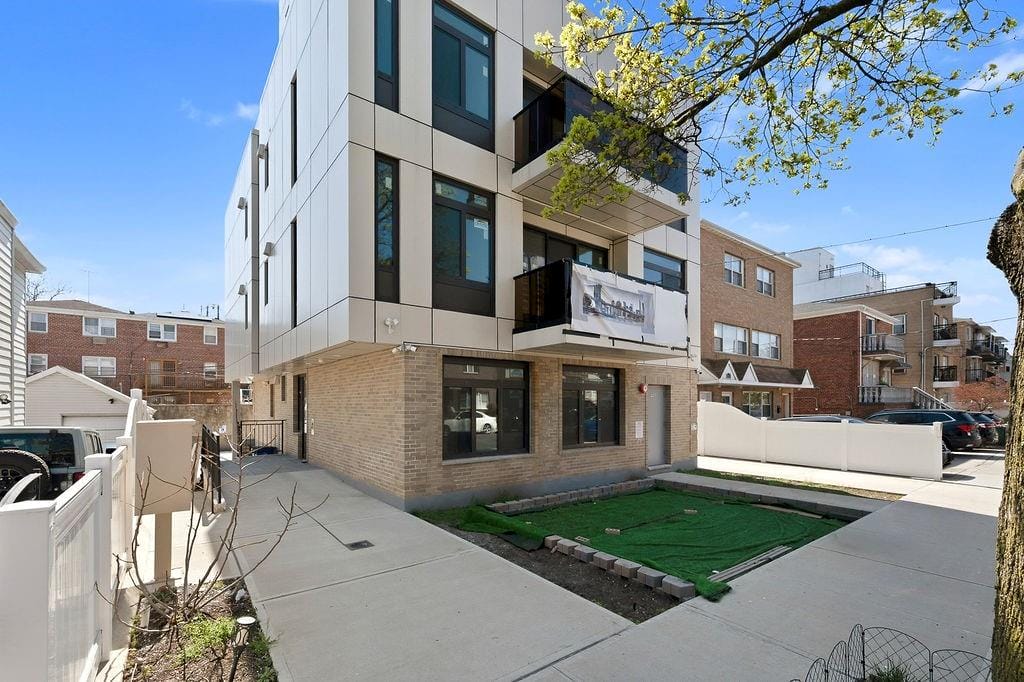 207 Bay 35th Street 3B Image 3
