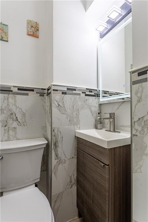 2732 Ford Street Image 2