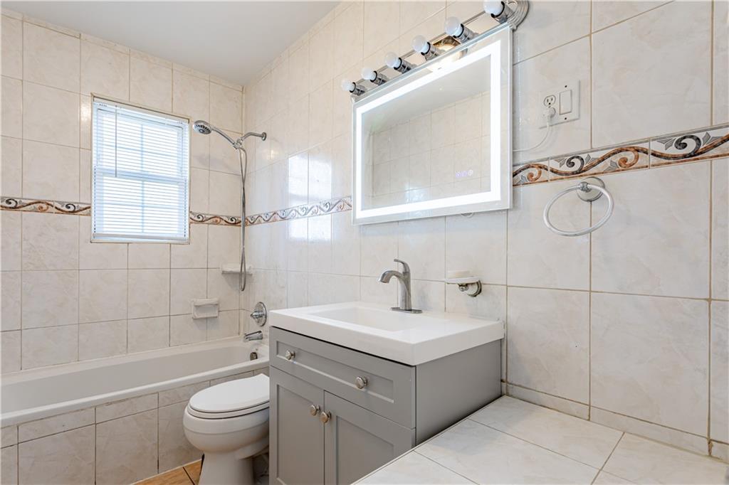2732 Ford Street Image 4