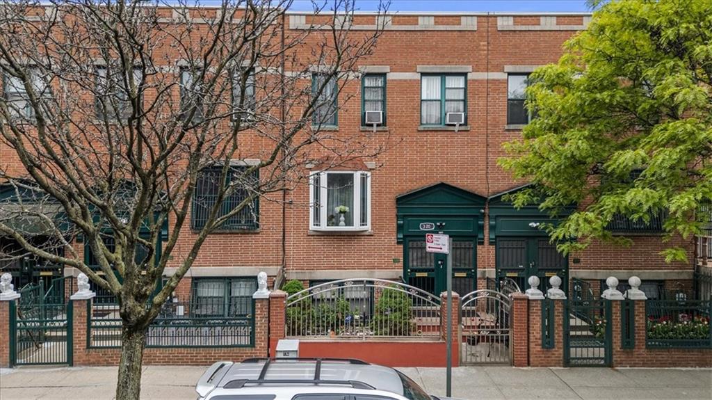 320 Marion Street, Brooklyn, New York, 11233