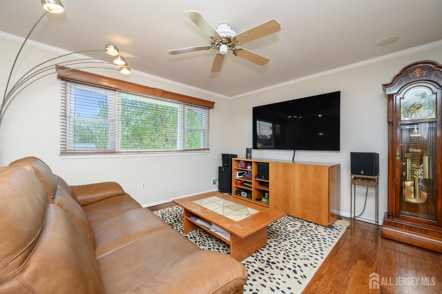 387 Suburban Drive Image 4