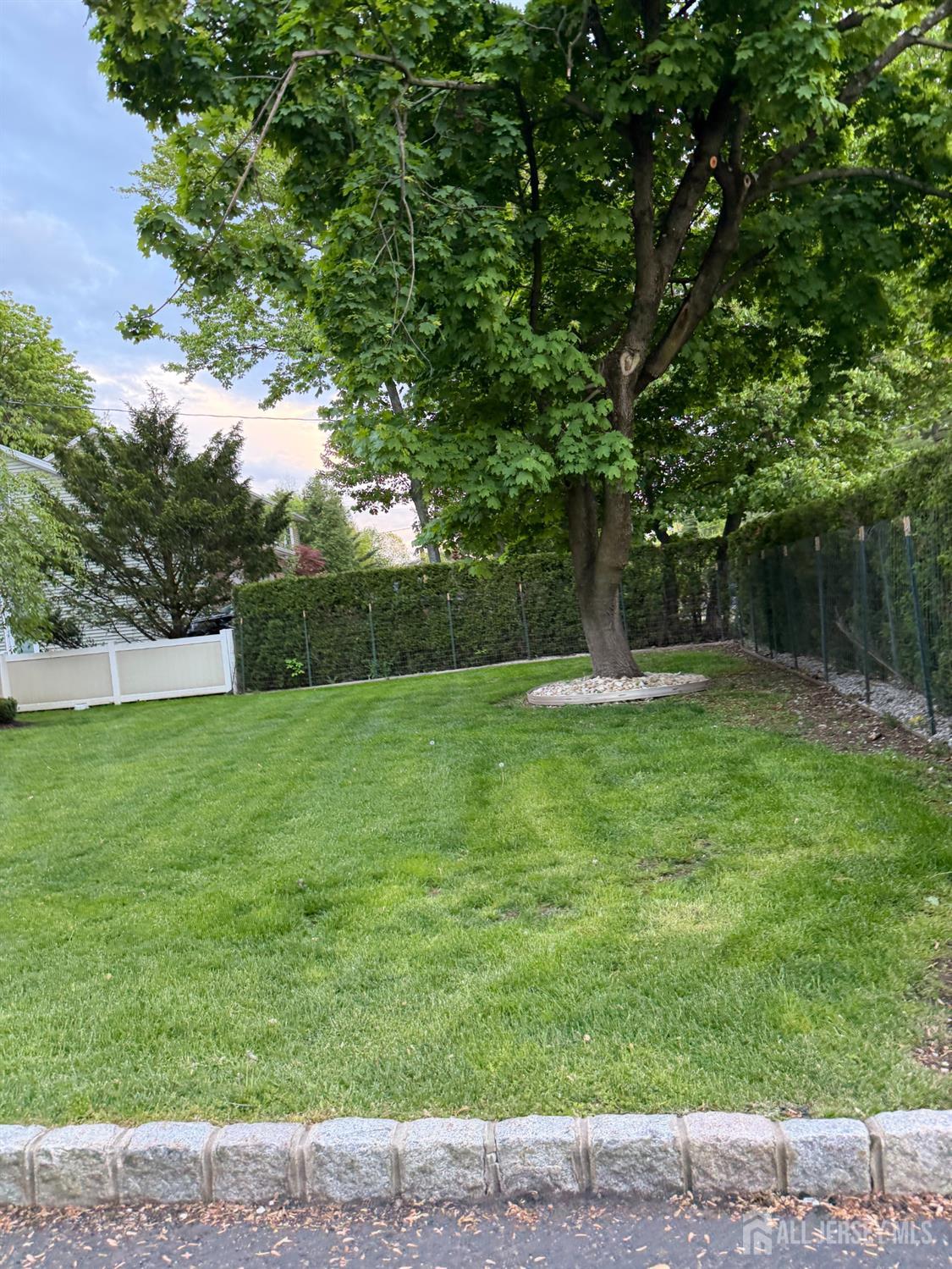 688 Grove Avenue Image 3