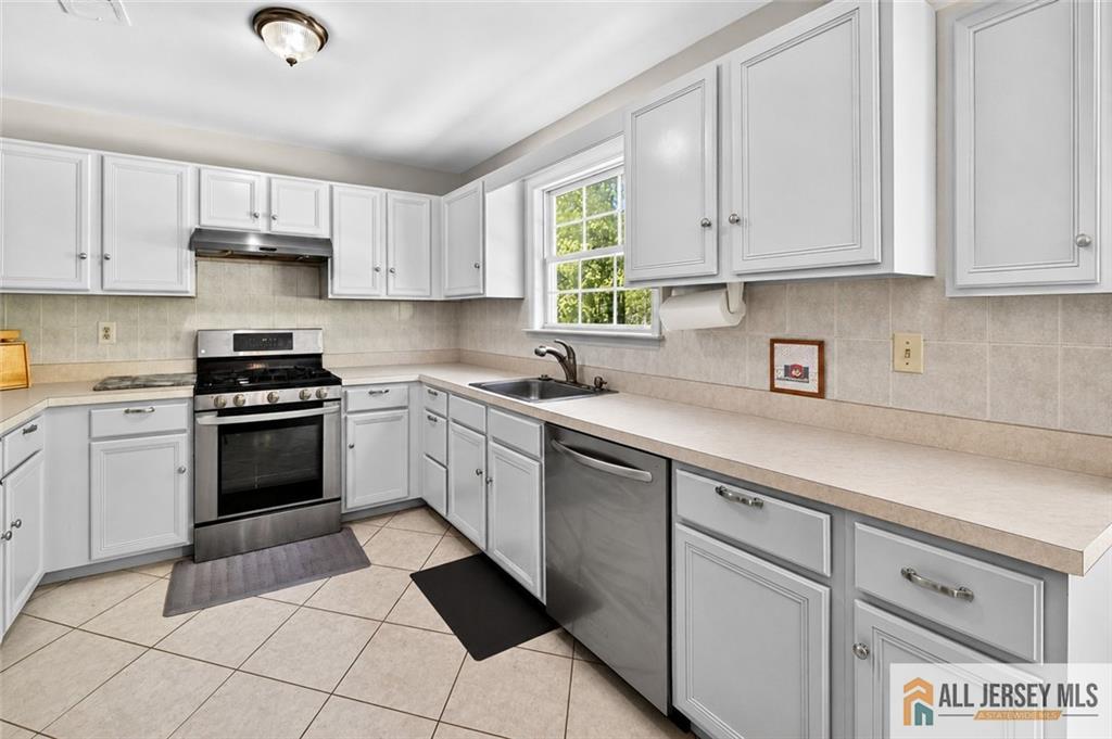 28 Glynn Court, NJ, 08859 image 15