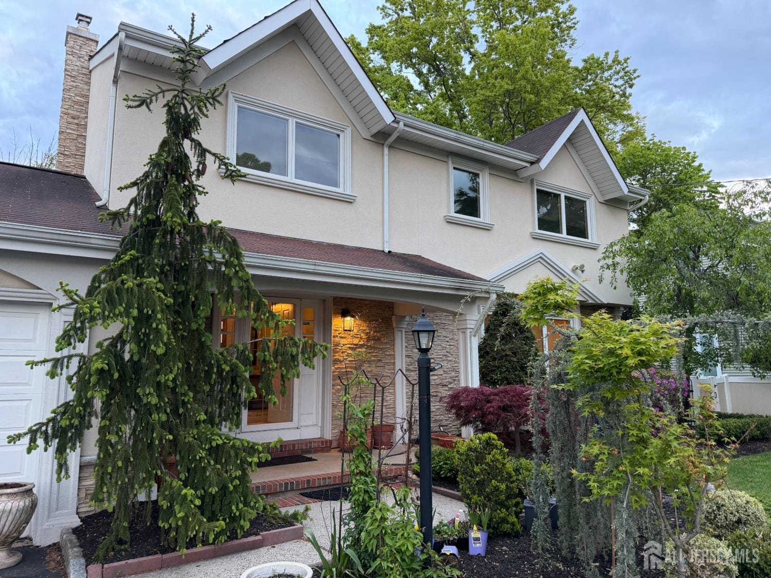 688 Grove Avenue Image 2